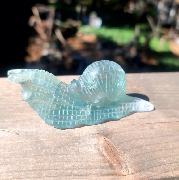 LAST ONE! Fun Green Fluorite handcarved Snail with lots of FIRE! RARE COLOR - Picture 5 of 5